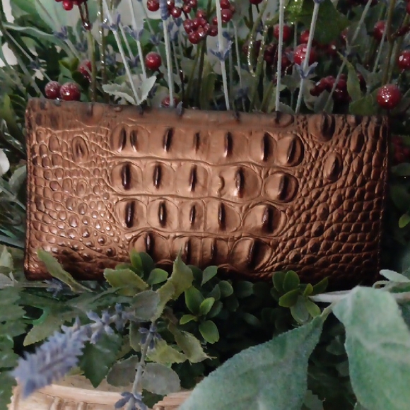 NEW Brahmin Bronze Crocodile Embossed Clutch - Picture 2 of 6